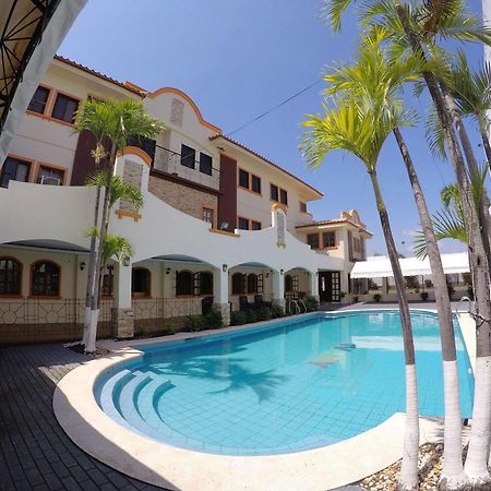 تيغيغيوراو Ivory Hotel And Suites المظهر الخارجي الصورة